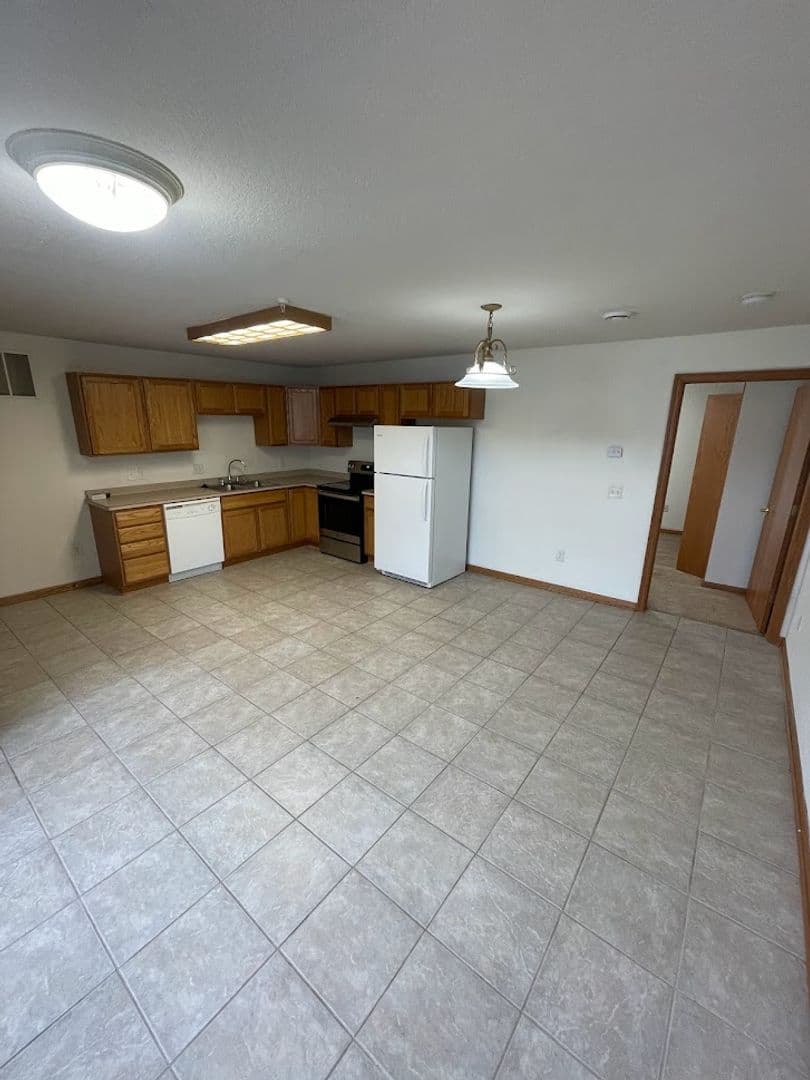 BARABOO Apartment: 1200 Silver Drive