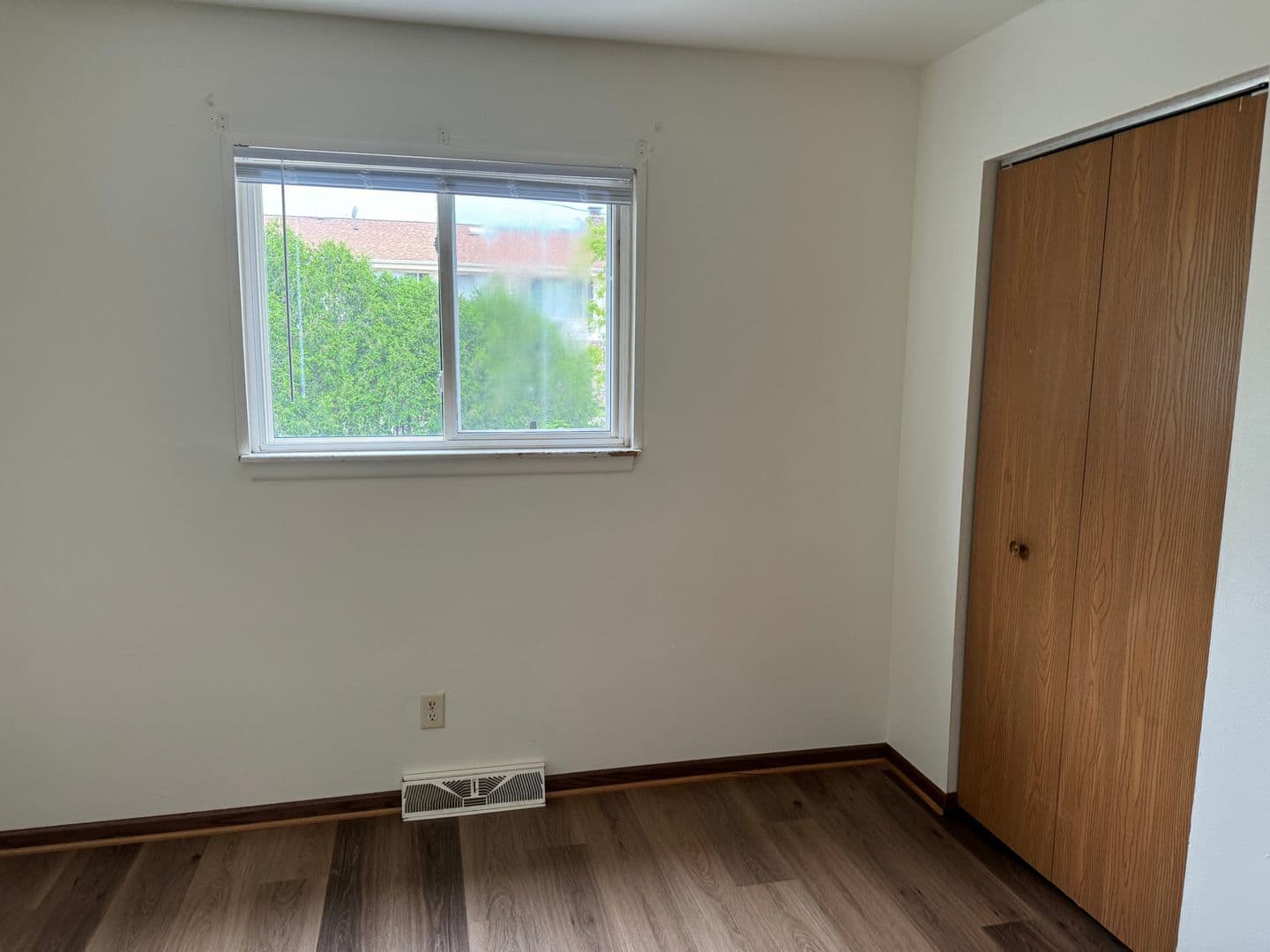 Hartford Apartment: 633 E. Monroe Ave.