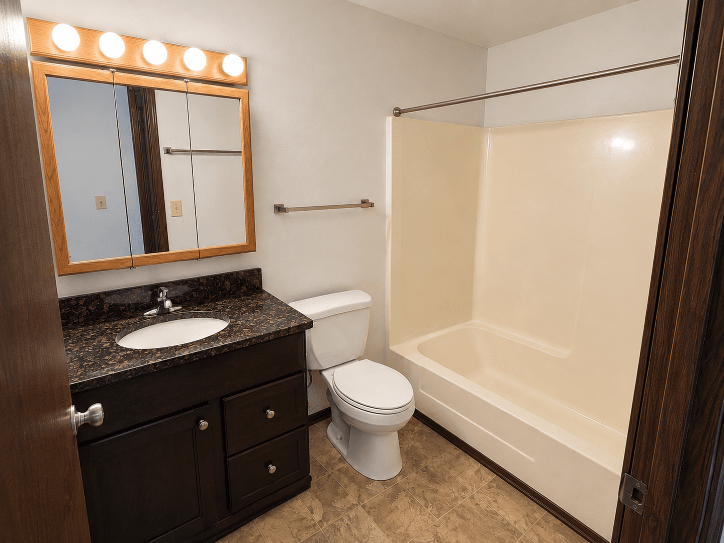 Dubuque Apartment: 3260 Raven Oaks Drive