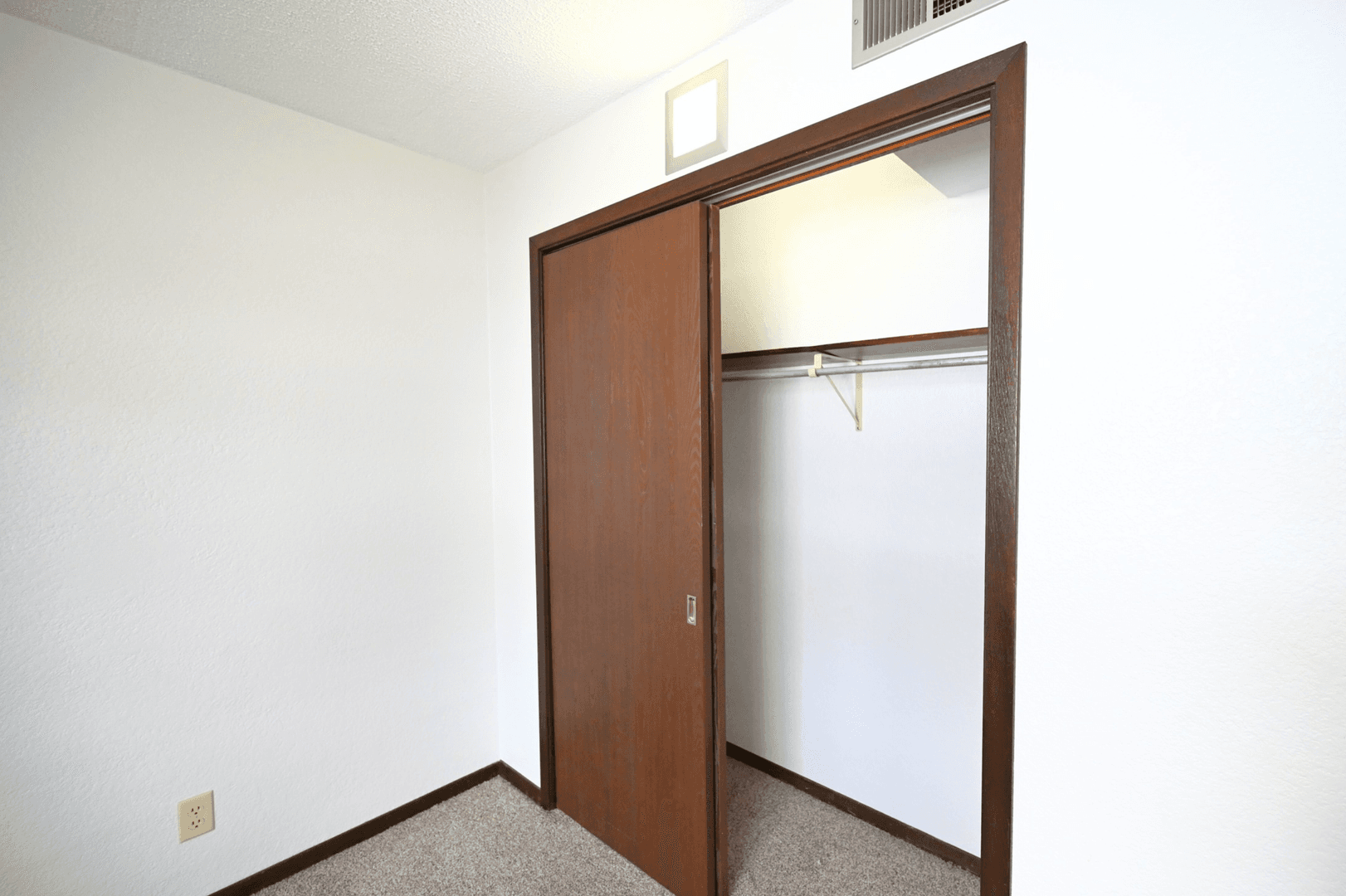 Dubuque Apartment: 811-860 Hawkeye Drive
