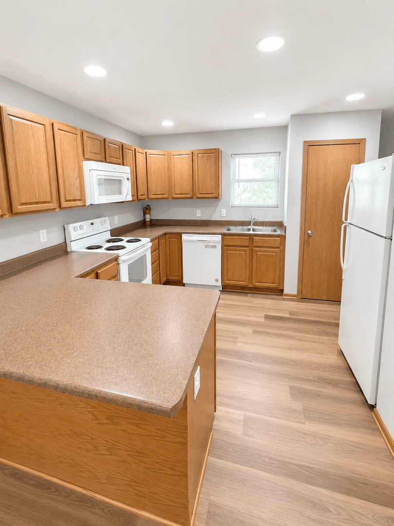 Dubuque Apartment: 815-829 Hawkeye Drive