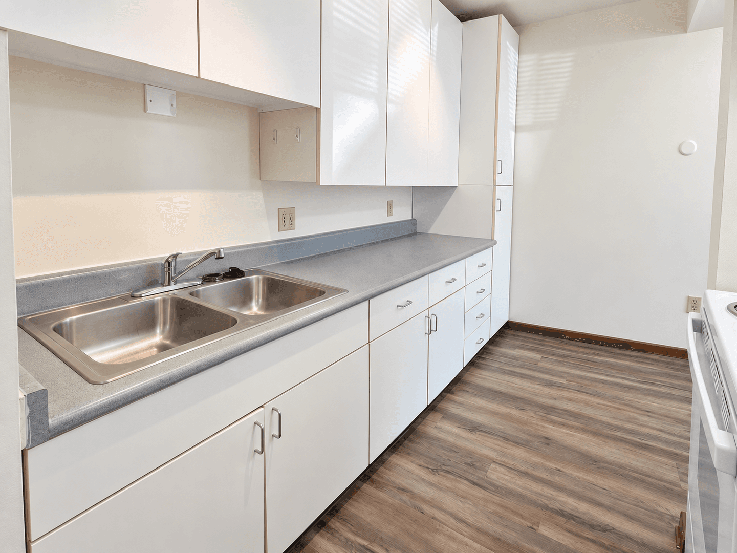 Madison Apartment: 1001-1009 GILBERT ROAD