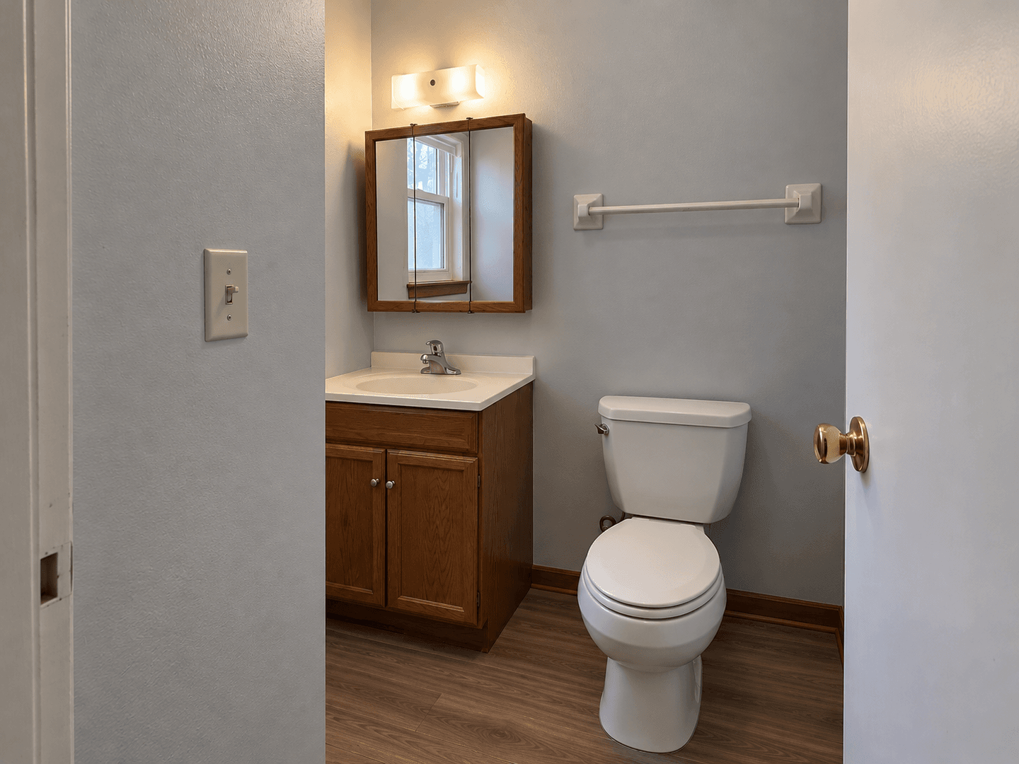 Hartford Apartment: 633 E. Monroe Ave.
