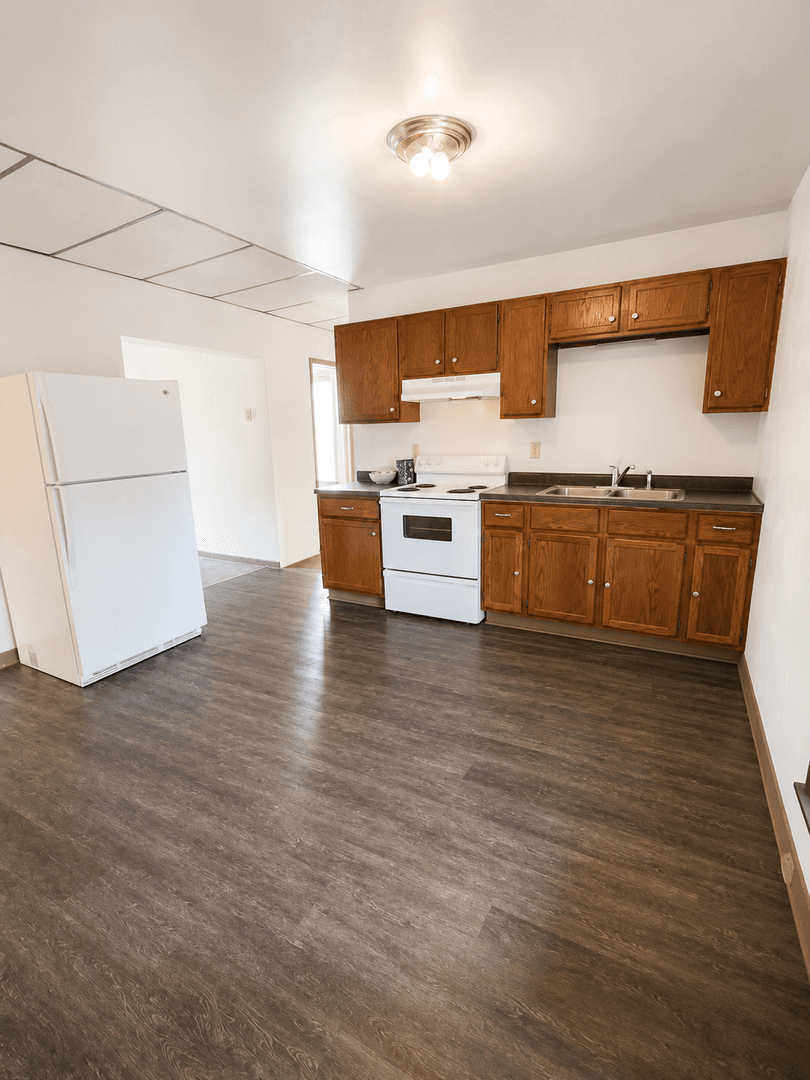 New Lisbon Apartment: 115 W Pearl St