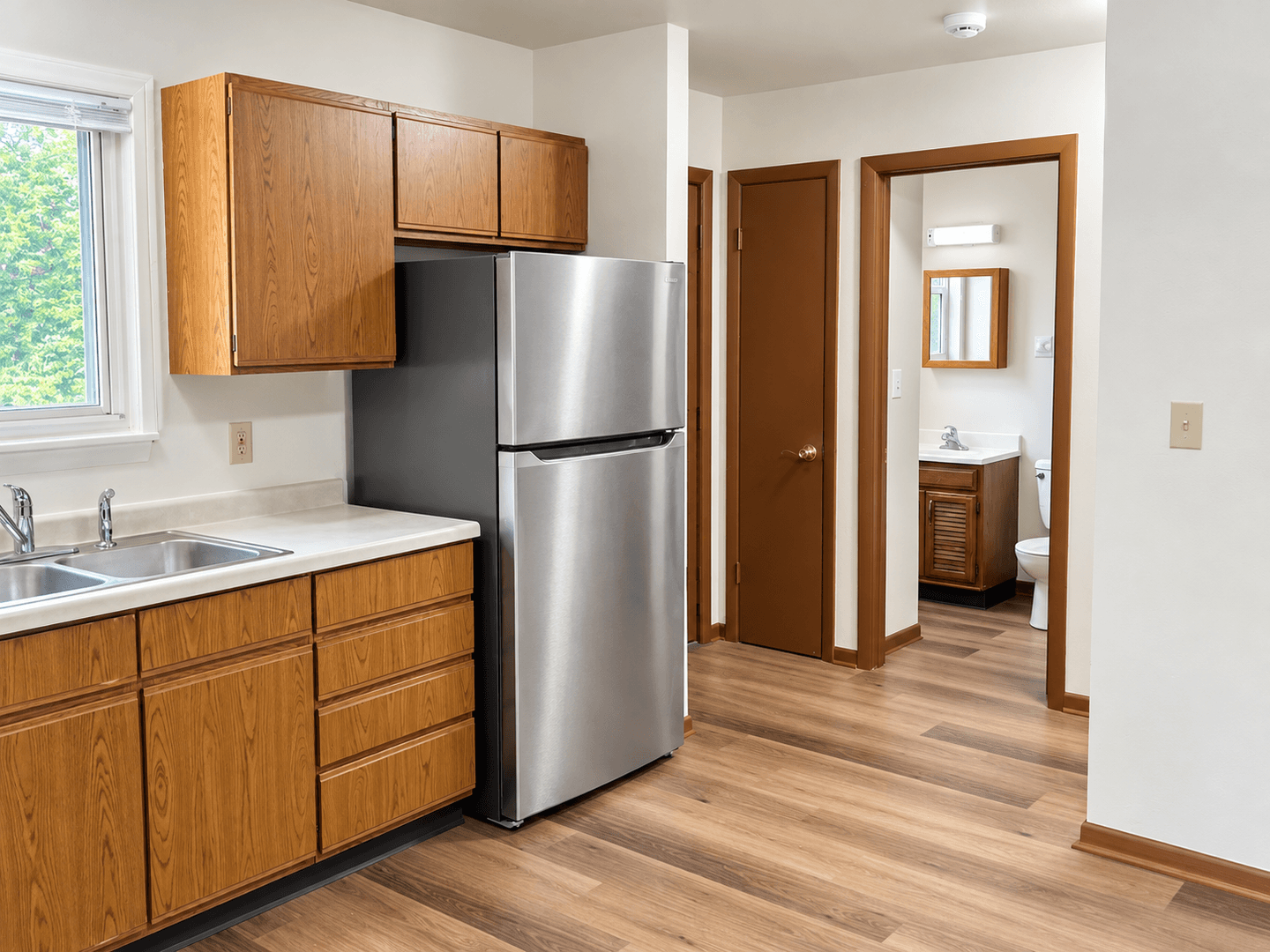 Hartford Apartment: 633 E. Monroe Ave.