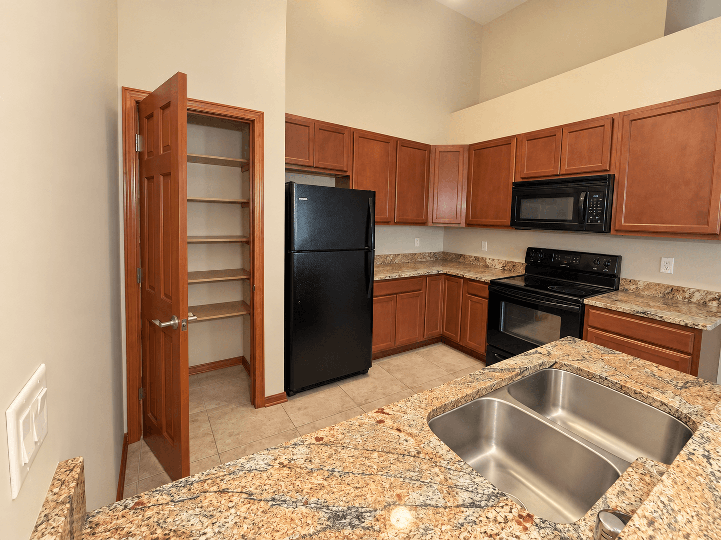 Madison Apartment: 1517 Martin St.