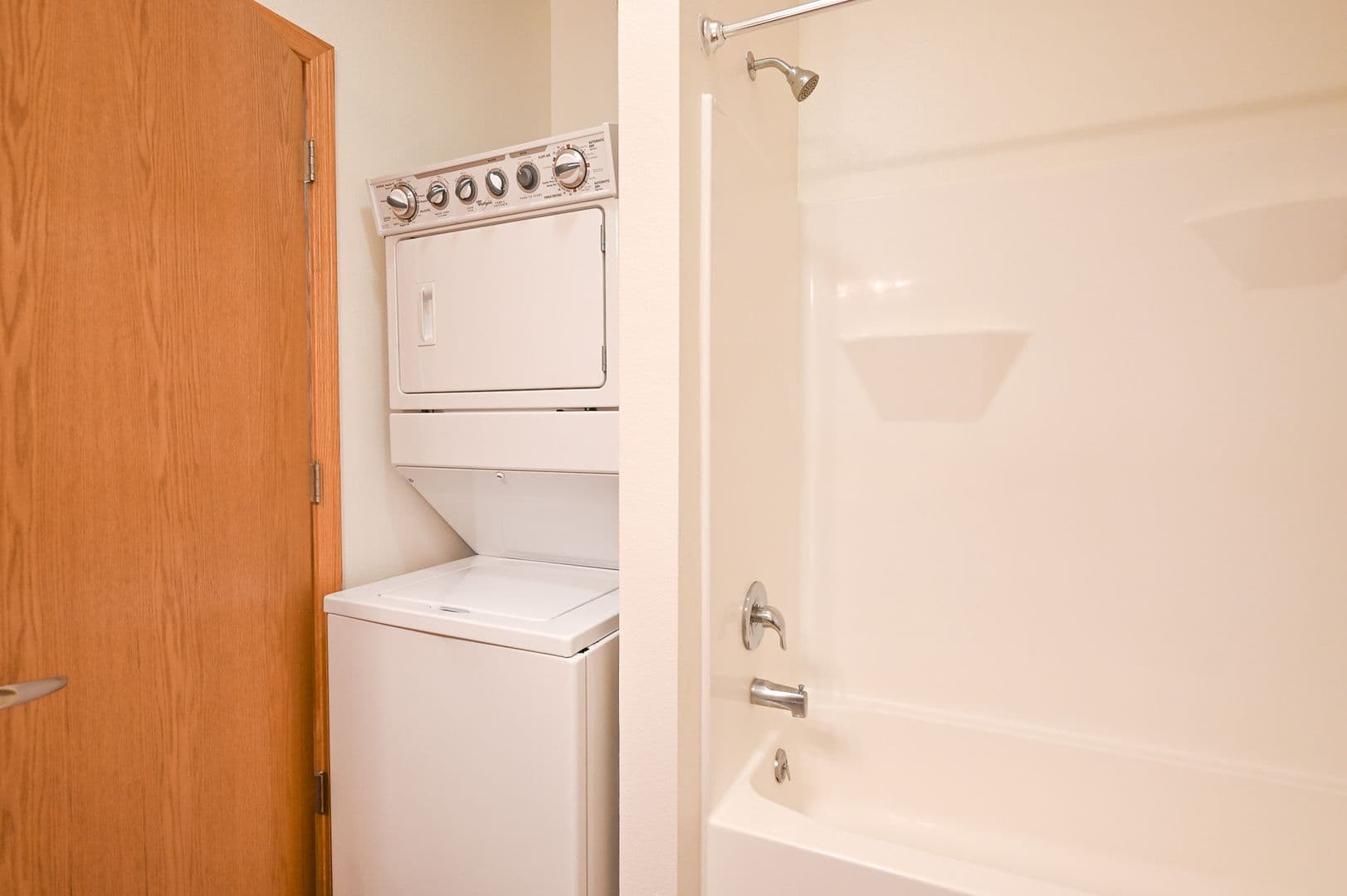 Oregon Apartment: 101 Elliot Lane - 218 Wolfe Street