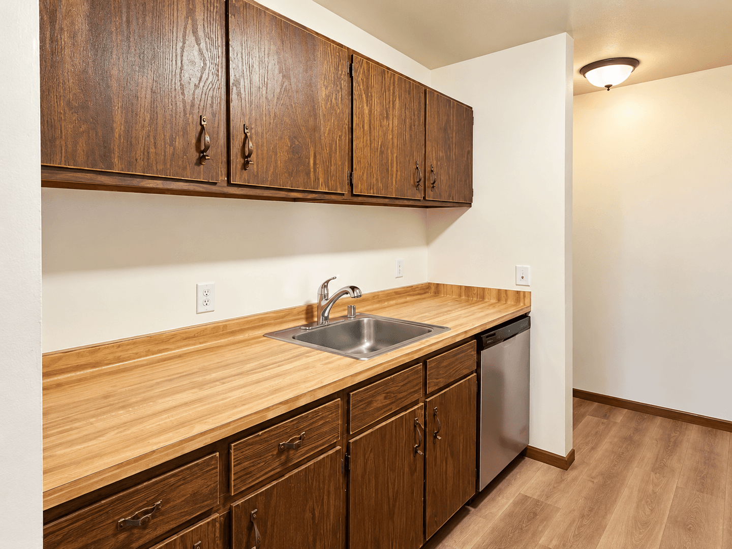 Waunakee Apartment: 206-208 Sunset Lane