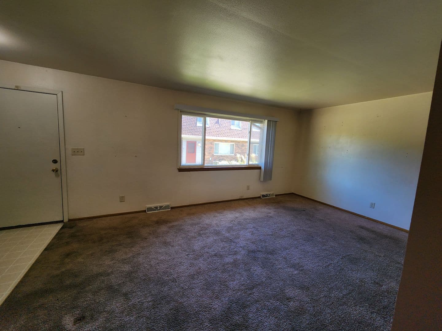 Hartford Apartment: 633 E. Monroe Ave.