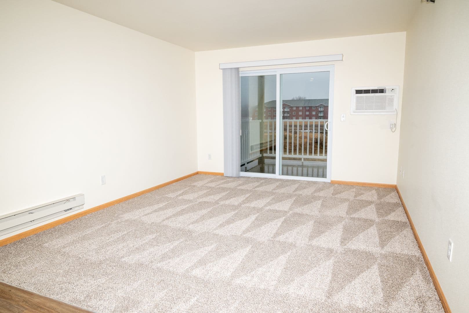 Tomah Apartment: 400 Larkin Street
