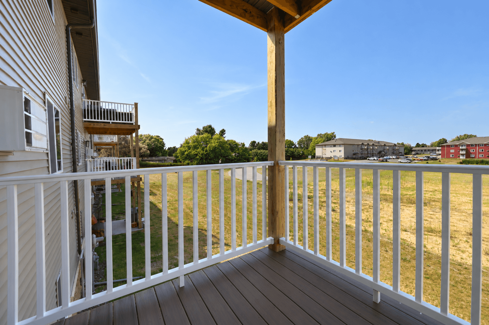 Tomah Apartment: 400 Larkin Street