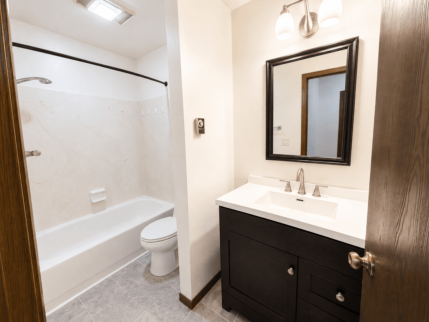 Waunakee Apartment: 206-208 Sunset Lane