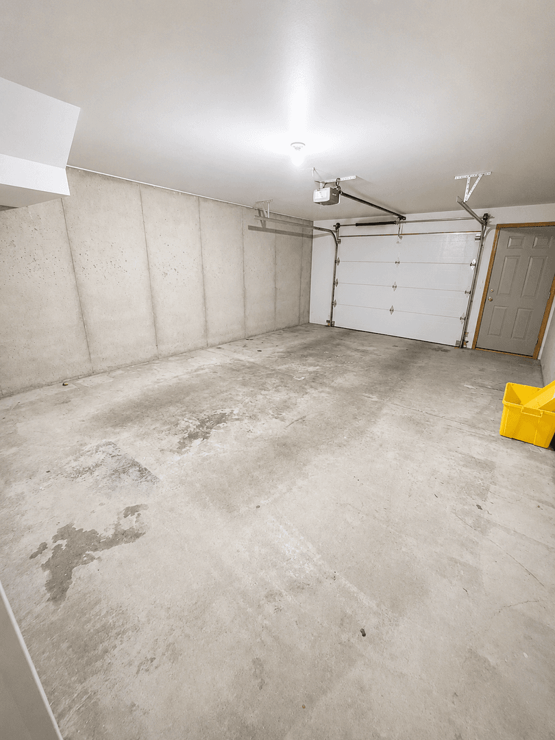 Dubuque Apartment: 815-829 Hawkeye Drive