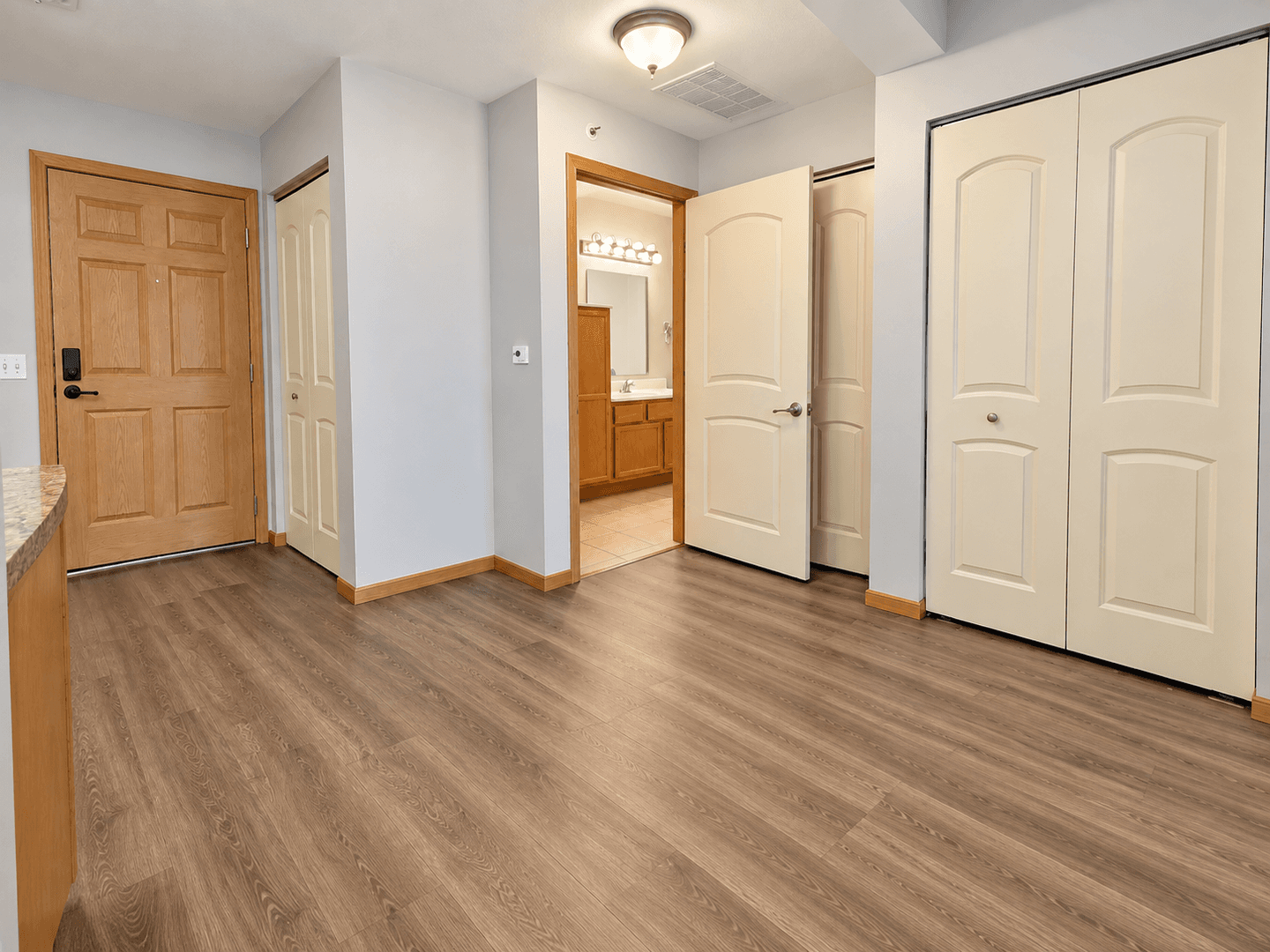 STOUGHTON Apartment: 2125 McComb Road
