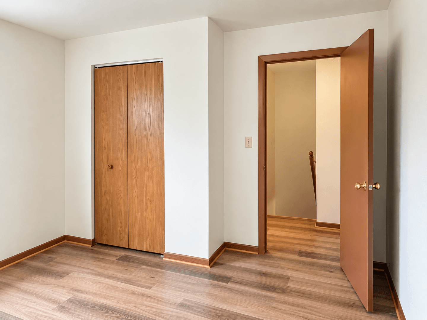 Hartford Apartment: 633 E. Monroe Ave.