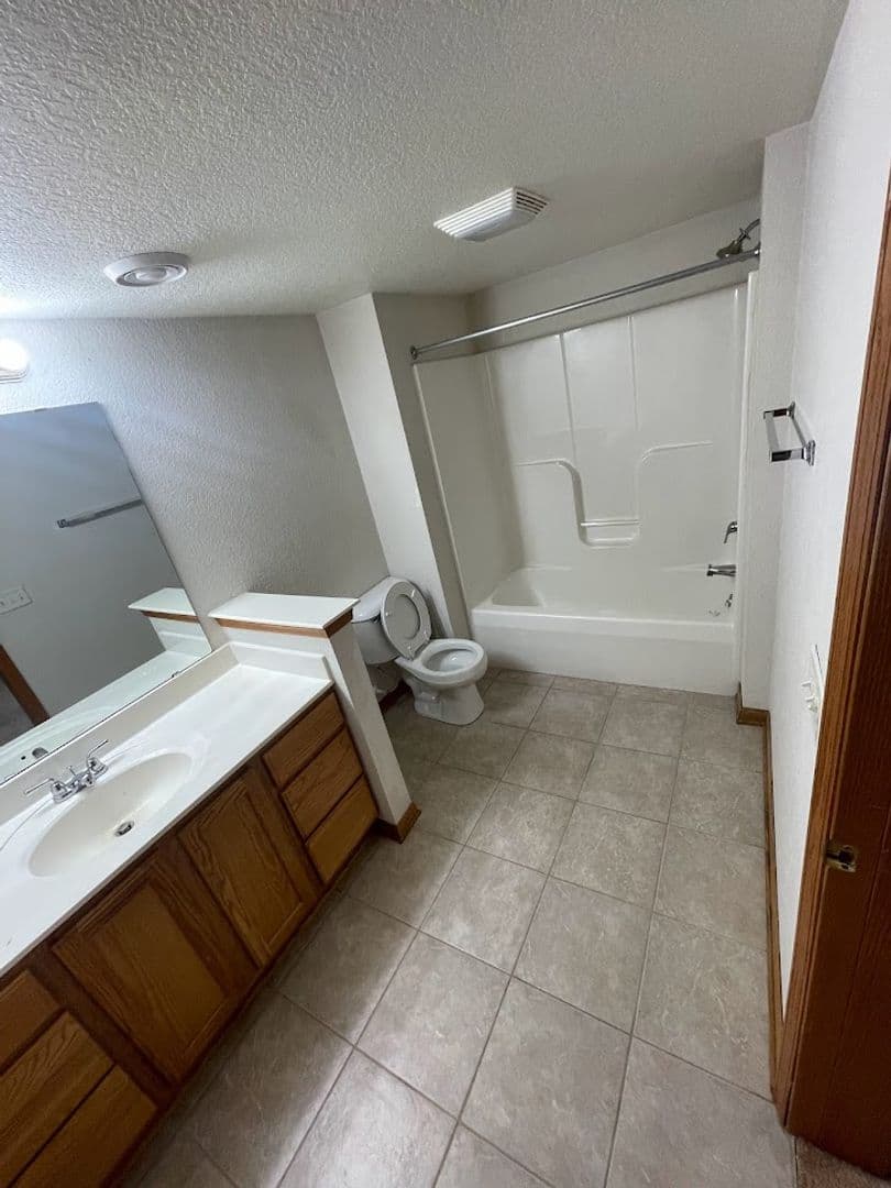 BARABOO Apartment: 1200 Silver Drive