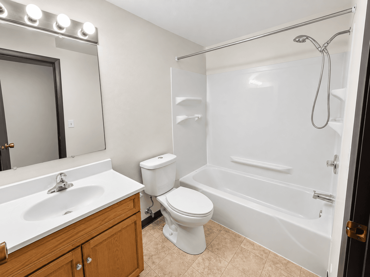 Sun Prairie Apartment: 242 Amber Trail