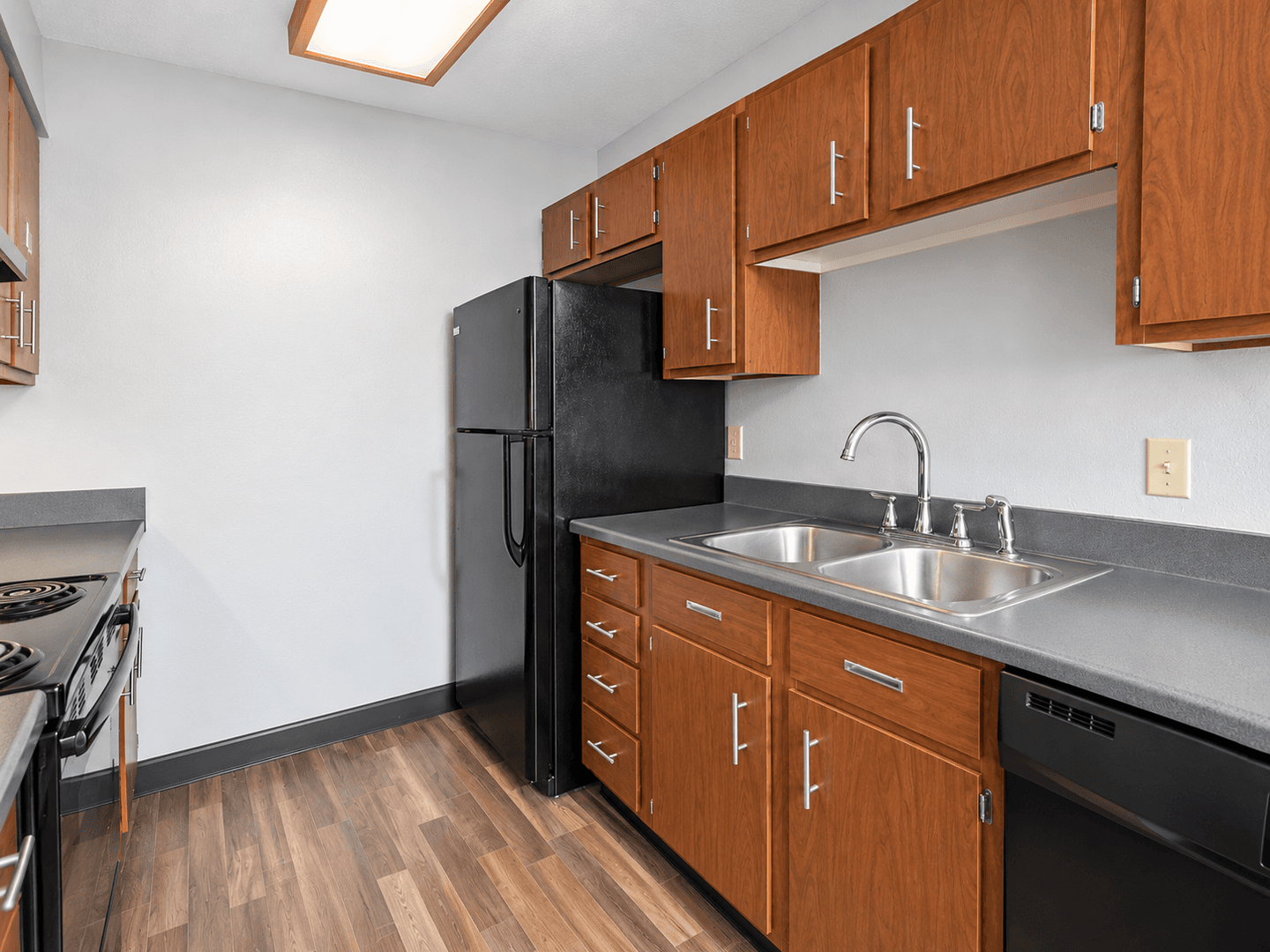 Dubuque Apartment: 3260 Raven Oaks Drive