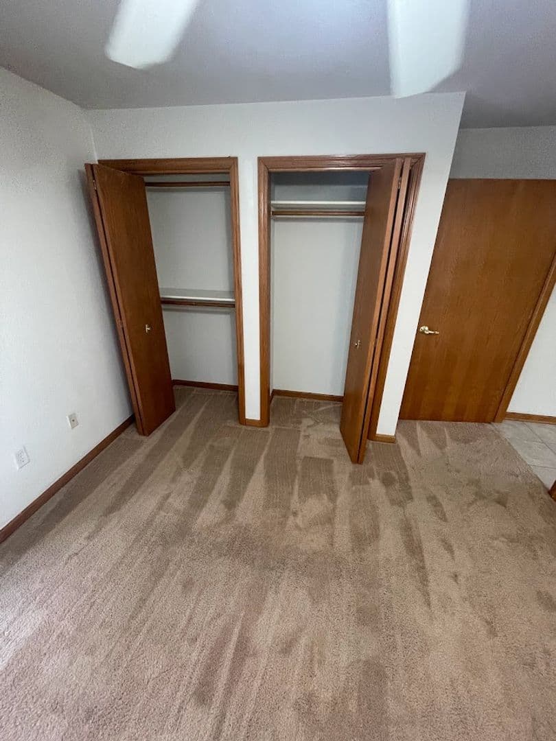 BARABOO Apartment: 1200 Silver Drive