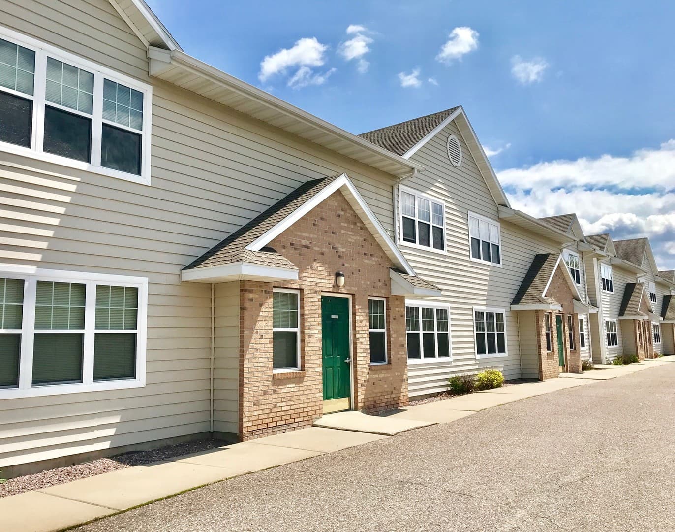 BARABOO Apartment: 1200 Silver Drive