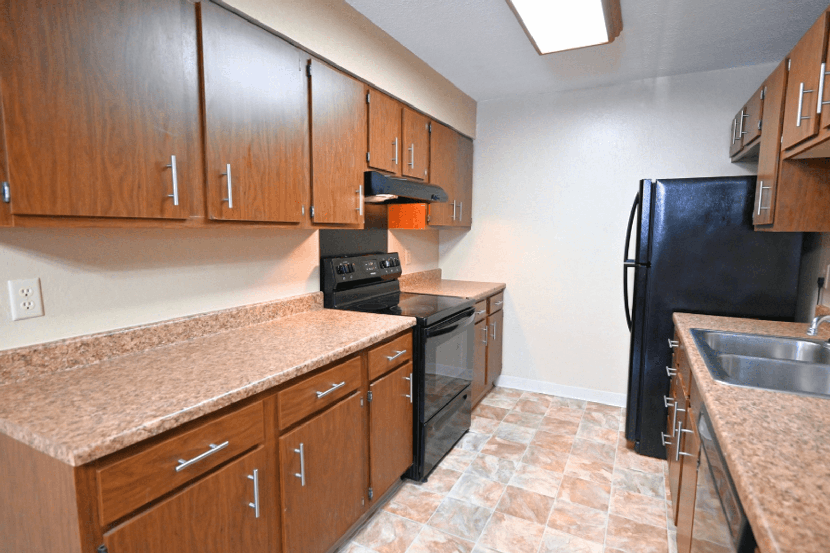 Dubuque Apartment: 3260 Raven Oaks Drive