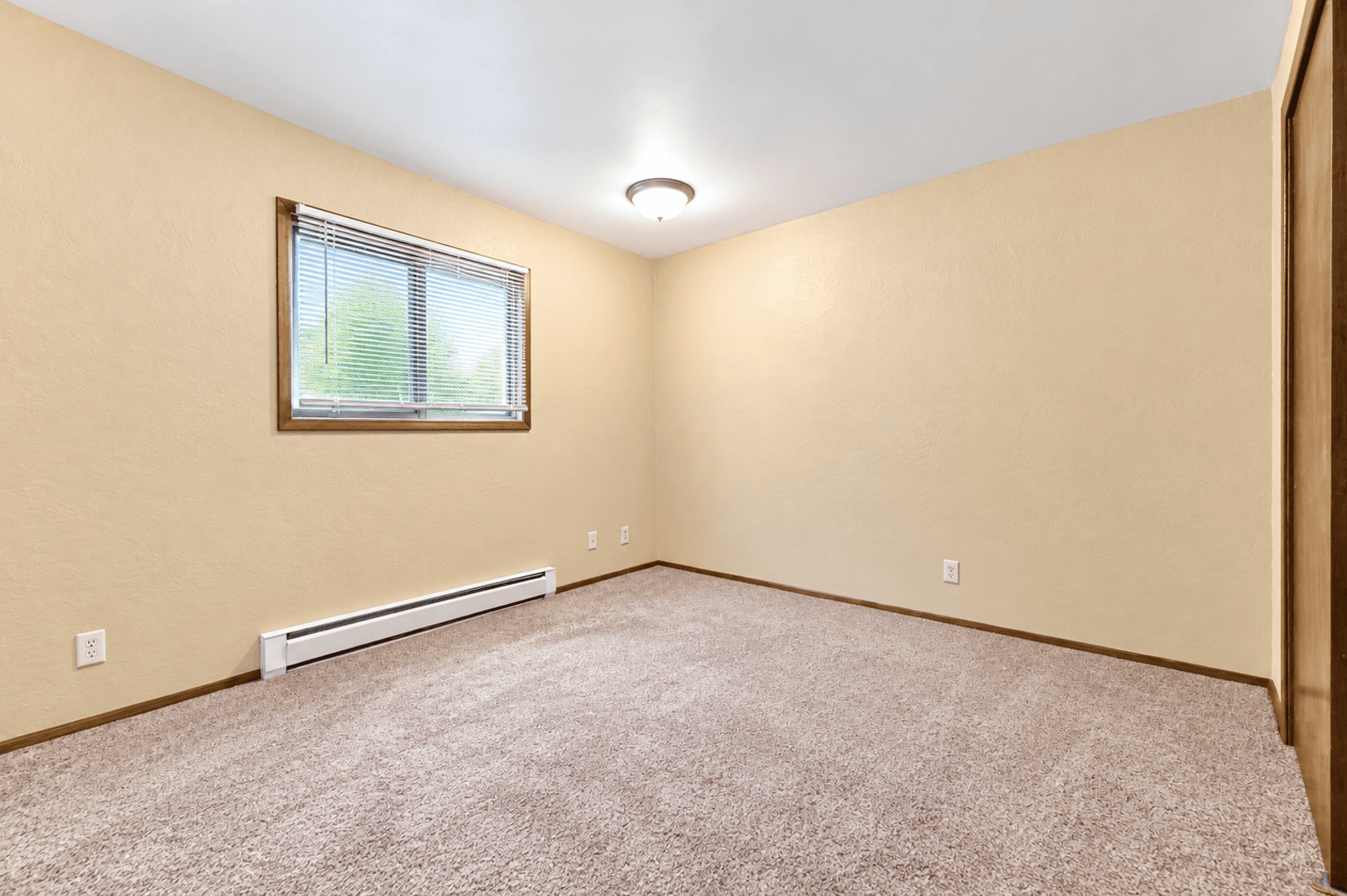 Dubuque Apartment: 2975-2995 Wildwood Drive