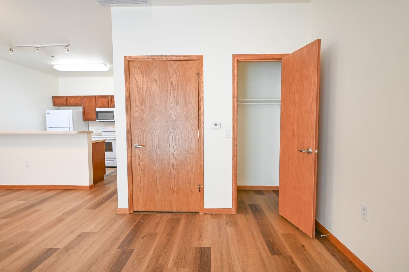 Oregon Apartment: 101 Elliot Lane - 218 Wolfe Street