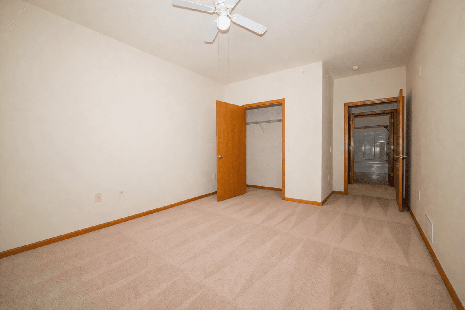 BARABOO Apartment: 915 ELLIS Avenue