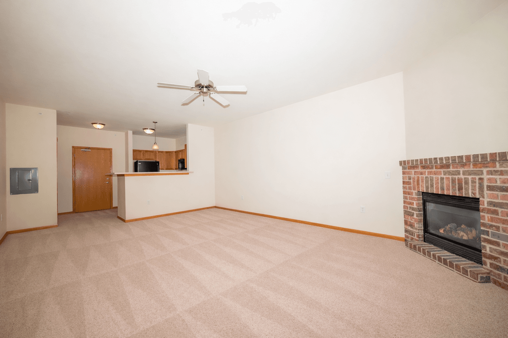 BARABOO Apartment: 915 ELLIS Avenue