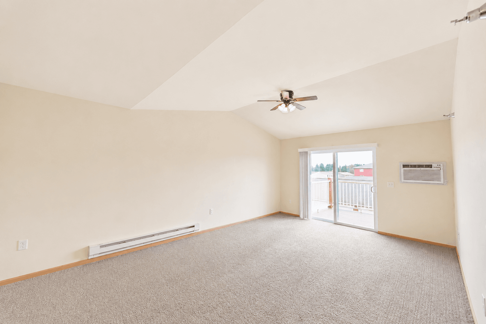 Tomah Apartment: 1010-1028 Berry Avenue