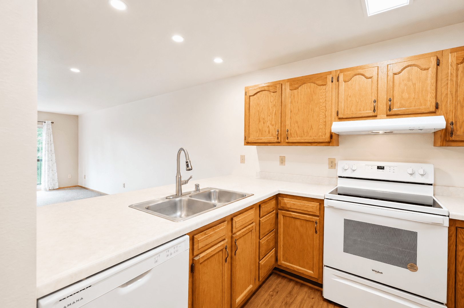 Madison Apartment: 1609 N. Thompson Dr.