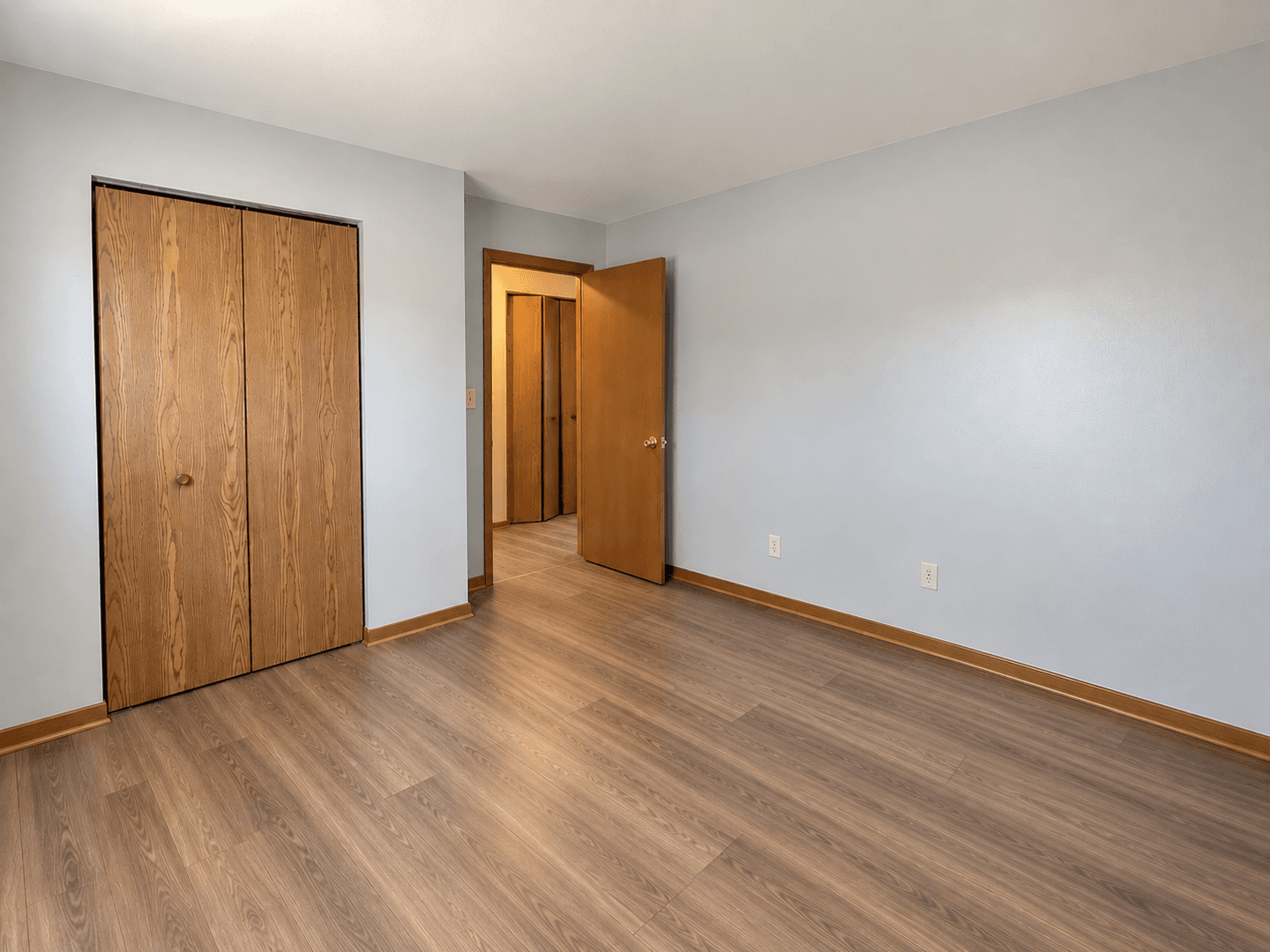 Hartford Apartment: 633 E. Monroe Ave.