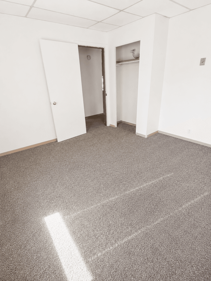 New Lisbon Apartment: 115 W Pearl St