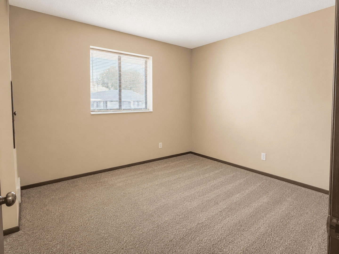 Dubuque Apartment: 811-860 Hawkeye Drive