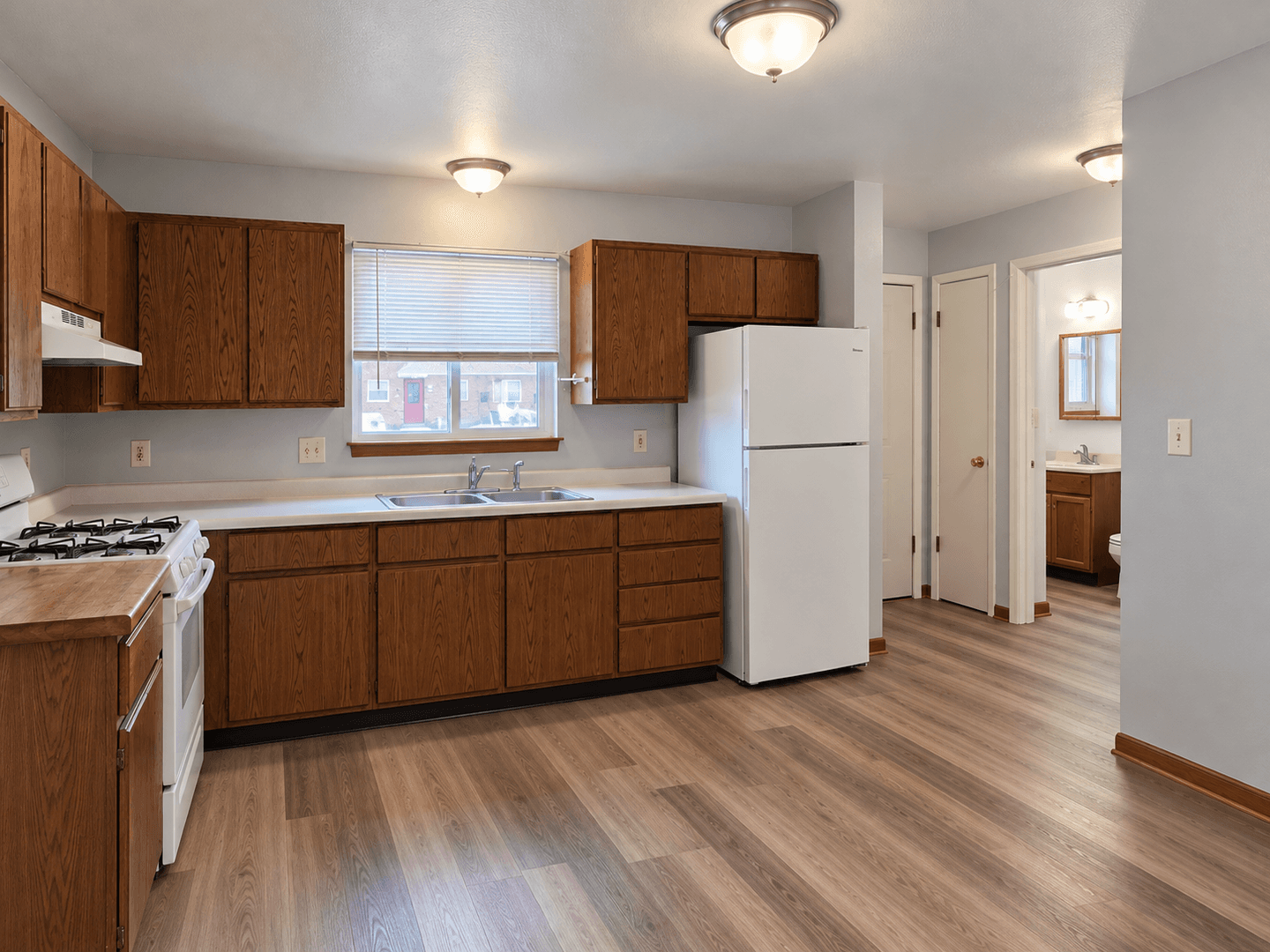 Hartford Apartment: 633 E. Monroe Ave.