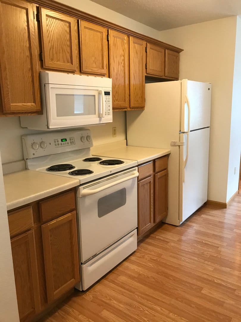 TOMAH Apartment: 1338 MARK Avenue