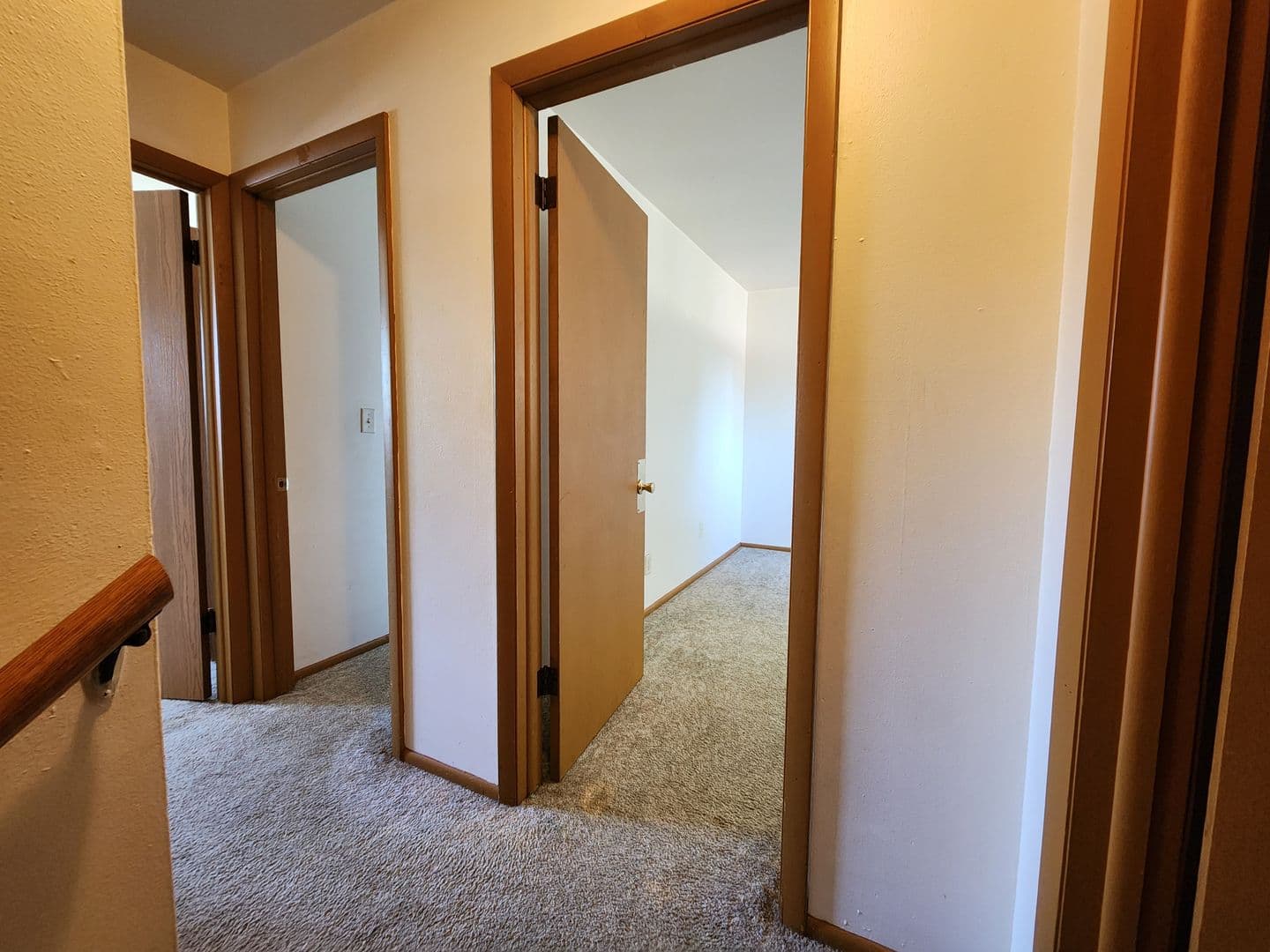 Hartford Apartment: 633 E. Monroe Ave.