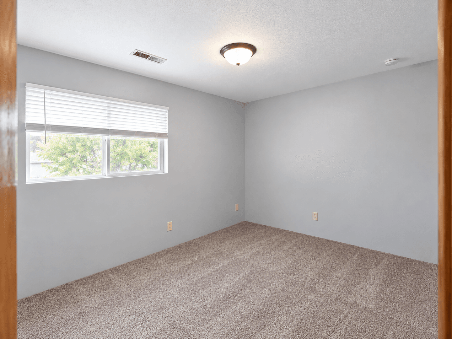 Dubuque Apartment: 3260 Raven Oaks Drive