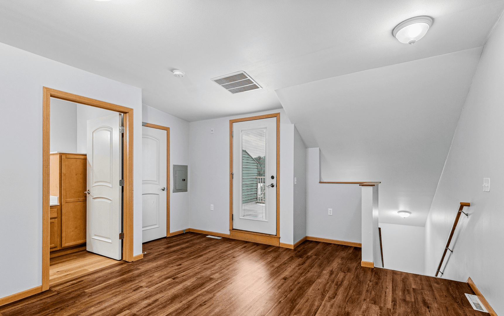 STOUGHTON Apartment: 2125 McComb Road