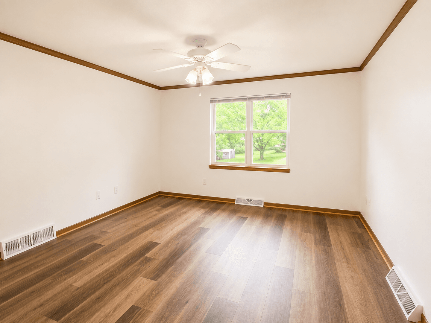 Baraboo Apartment: 625 Ellis Avenue