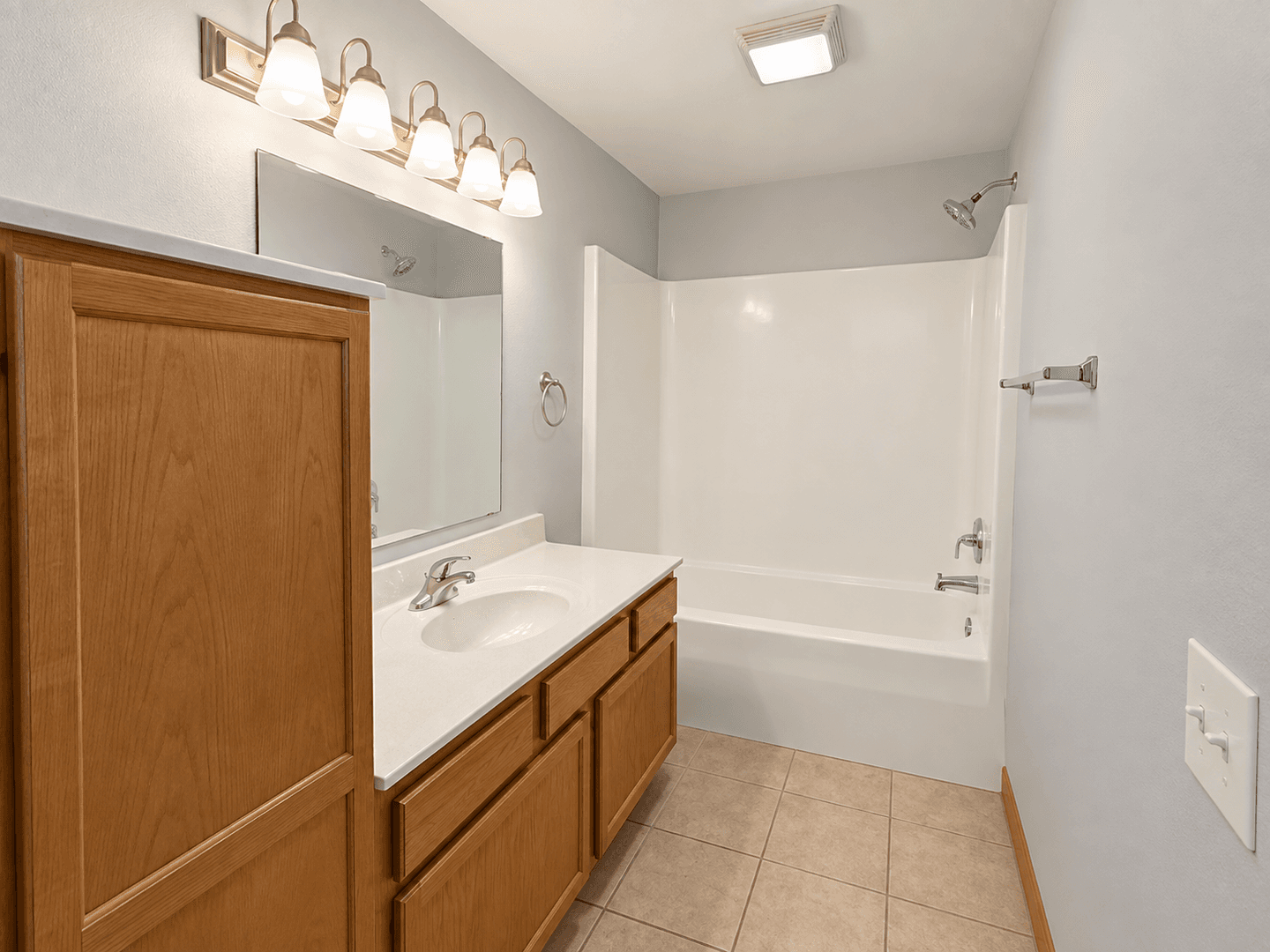 STOUGHTON Apartment: 2125 McComb Road