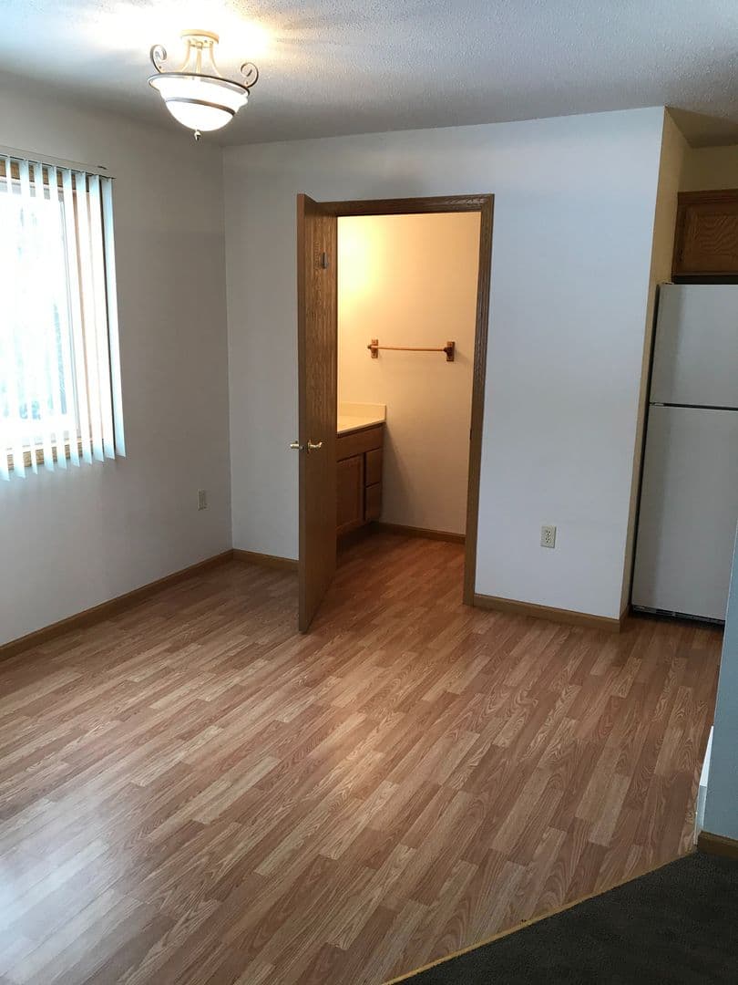 TOMAH Apartment: 1338 MARK Avenue