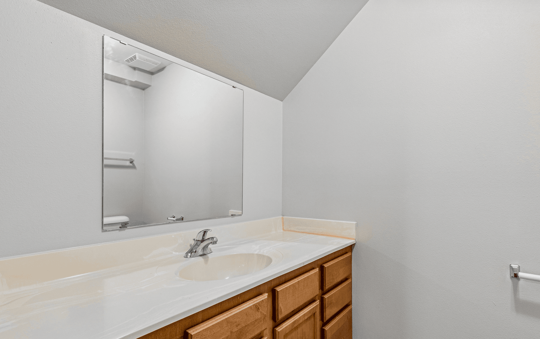 STOUGHTON Apartment: 2125 McComb Road