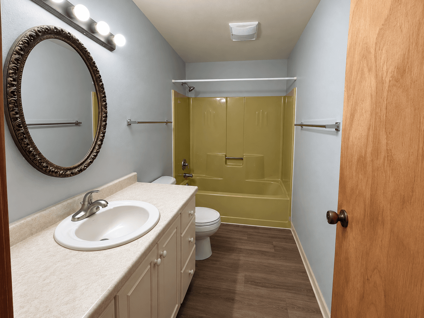 Waunakee Apartment: 717 Kingston Way
