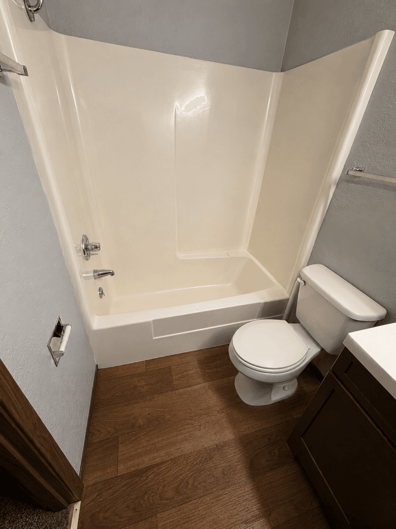 Dubuque Apartment: 3260 Raven Oaks Drive