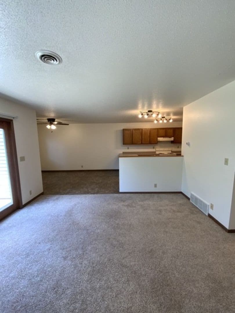Tomah Apartment: 1101 Grandview Avenue