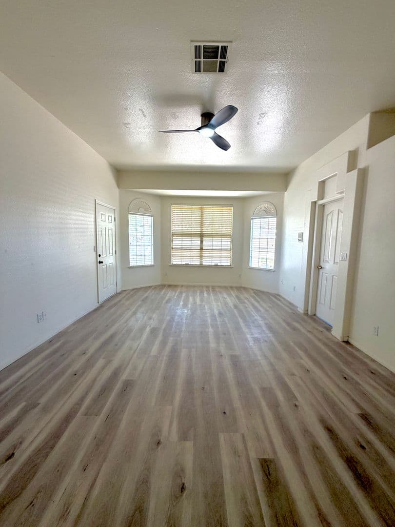 Las Vegas House: 6216 Pride Ln