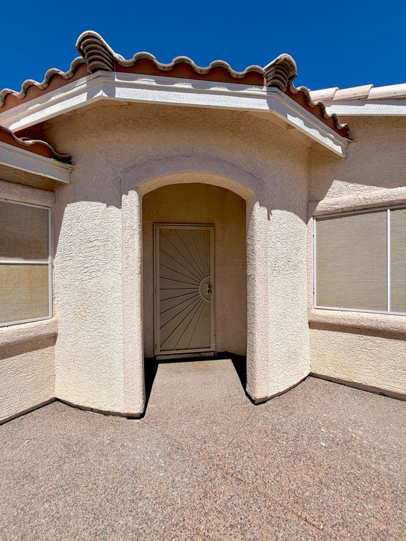Henderson House: 2278 Chestnut Ranch Ave