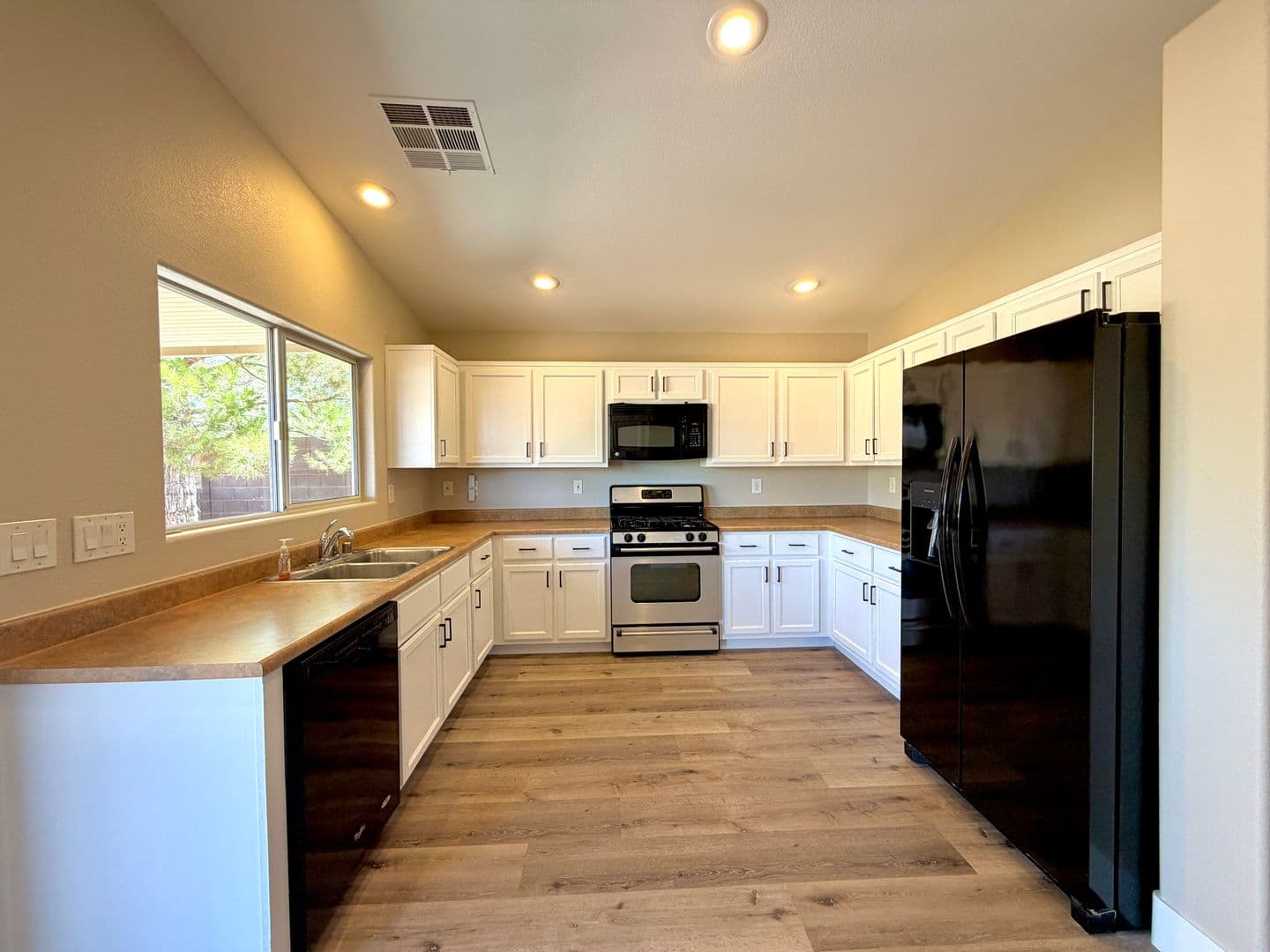 Henderson House: 2278 Chestnut Ranch Ave