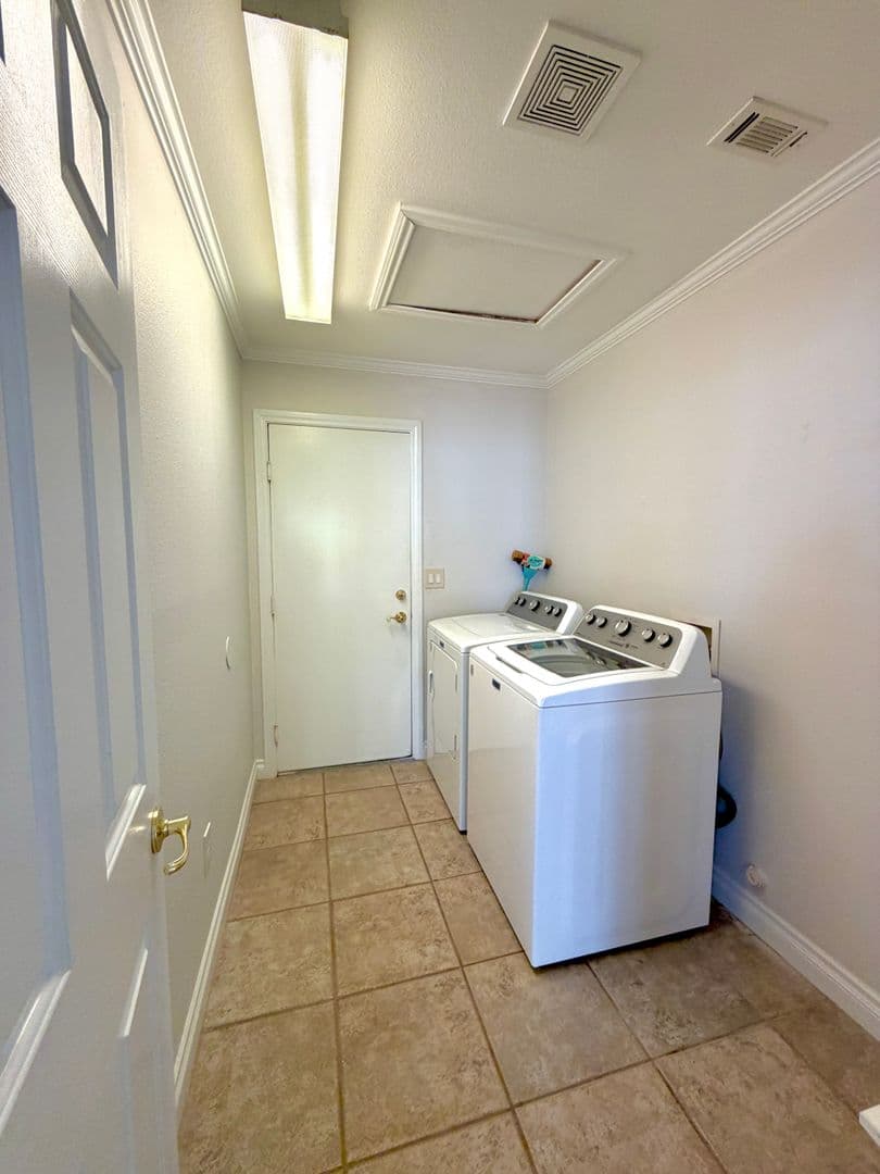 Las  Vegas House: 322 Turtle Peak Ave